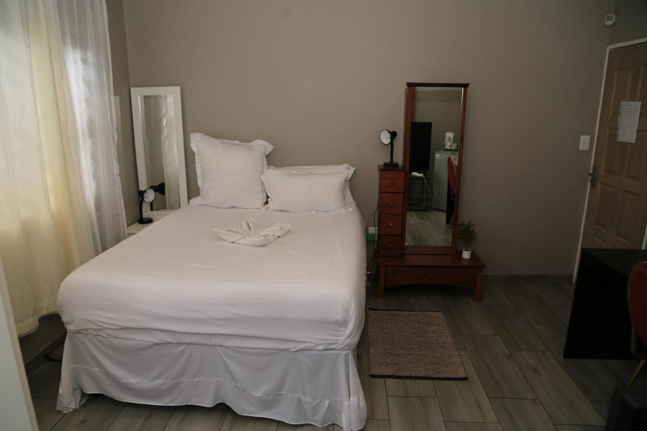 Coco Palm Bed & Breakfast Windhuk Zewnętrze zdjęcie